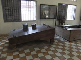 βασανιστήρια φυλακή πνομ πενχ